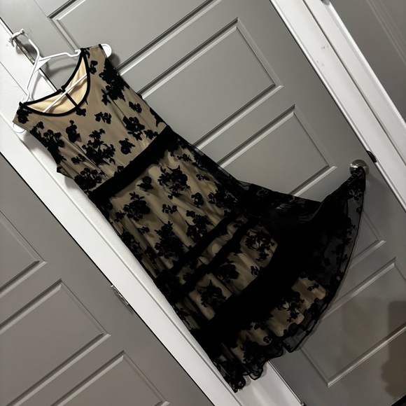 Black velvet midi dress, size M, with velour / velvet flowers - Picture 5 of 10